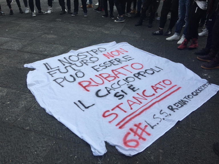 La Flc Napoli è al fianco del liceo Cacciopoli