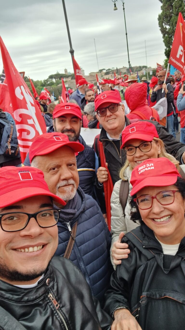 ADESSO BASTA!  La FLC CGIL Campania ieri era in piazza per la manifestazione nazionale per la sicurezza sul lavoro, il diritto alla cura, la riforma del fisco, la tutela dei salari, organizzata da CGIL e UIL.